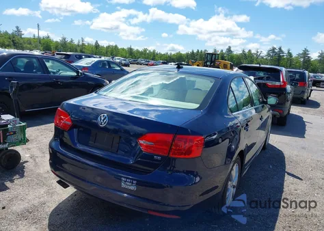 2014 Volkswagen Jetta 1.8T Se z USA, uszkodzony, nr VIN 3VWD17AJ1EM383107